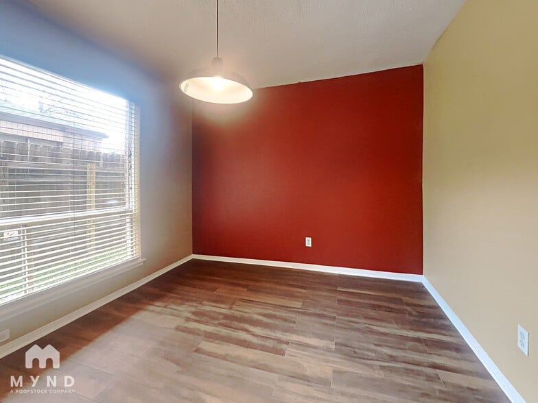 Building Photo - 2103 Woodland Springs St