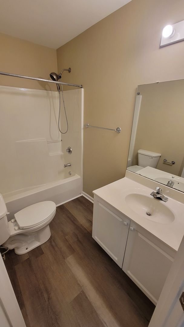 Building Photo - AVAILABLE NOW, $825 OFF FIRST FULL MONTH OF RENT!