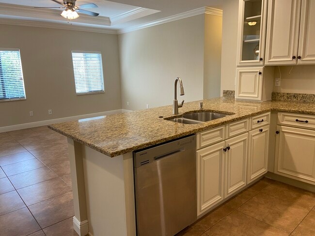 Building Photo - 4412 Vanda Dr
