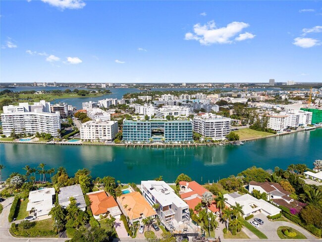 Building Photo - 9221 E Bay Harbor Dr