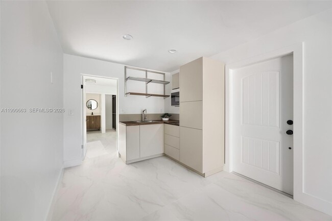 Building Photo - 3640 SW 13th St