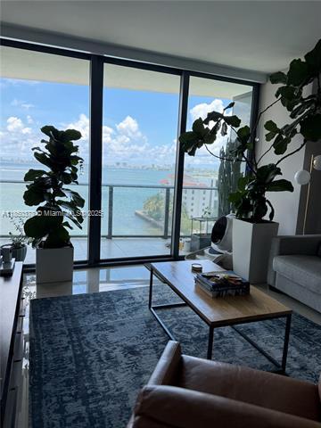 Building Photo - 460 NE 28th St