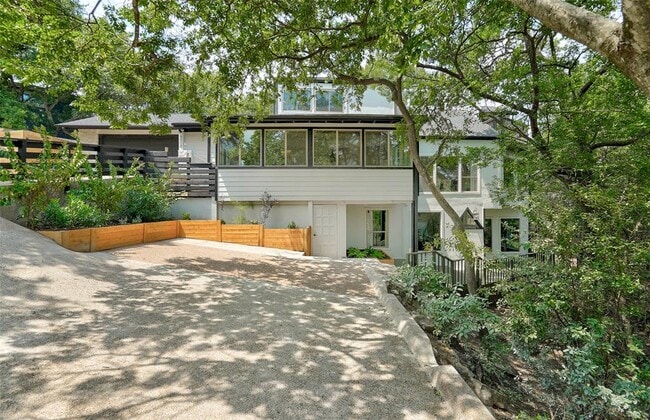 Building Photo - 8804 Mountain Ridge Dr