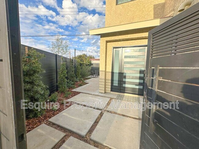 Building Photo - 1154 Essex Way