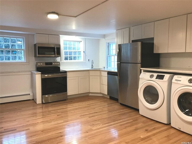 Building Photo - 23 Lloyd Harbor Rd