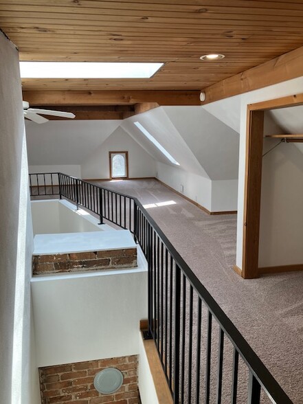Expansive loft space - 916 N Church St
