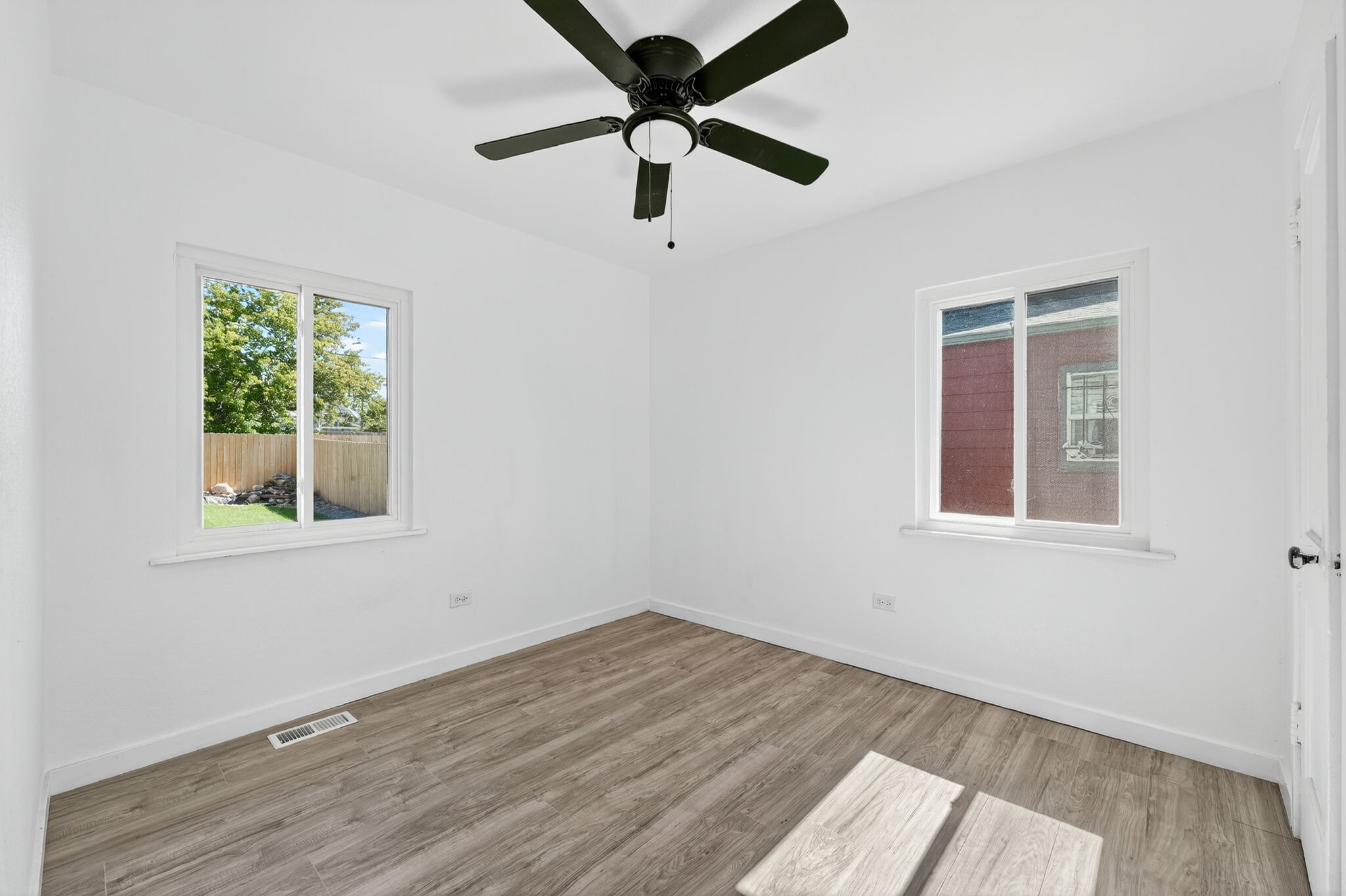 Building Photo - 4080 Cook St