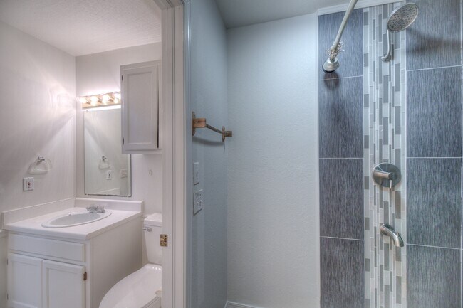 Building Photo - 1712 W 57th Pl