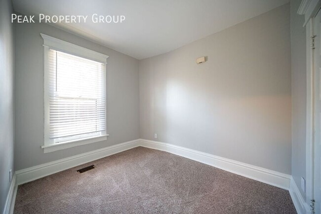 Building Photo - 952 Delaware Ave