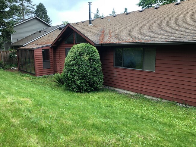 Building Photo - 2250 Dorchester Dr S