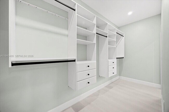 Building Photo - 930 34th St