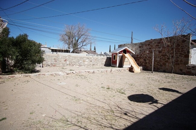 Building Photo - 3815 Mountain Ave