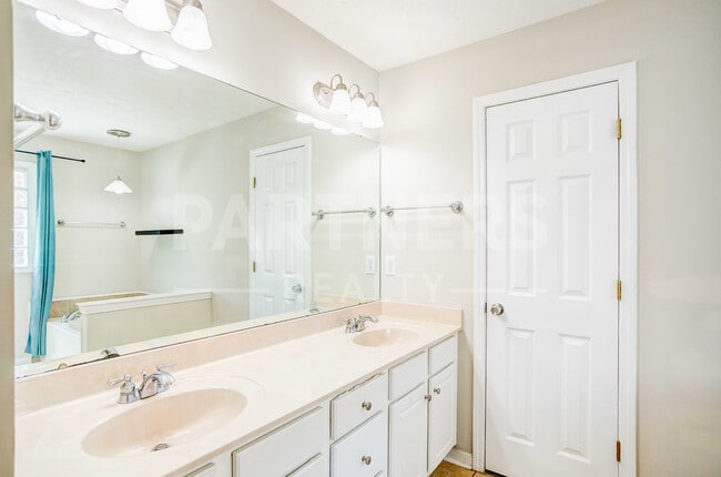 Building Photo - 1336 Cameron Ct