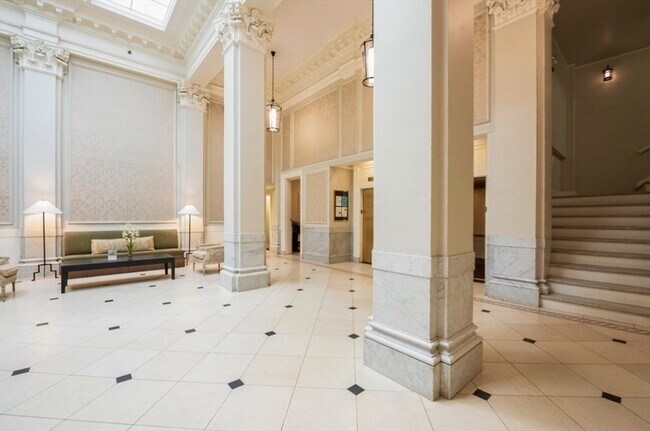 Building Photo - 21 Beacon St