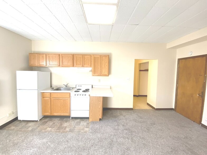 Interior Photo - 1233 Marshall / 1222-36 Cass