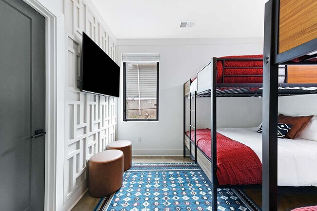 Building Photo - 761 Lynwood Ave