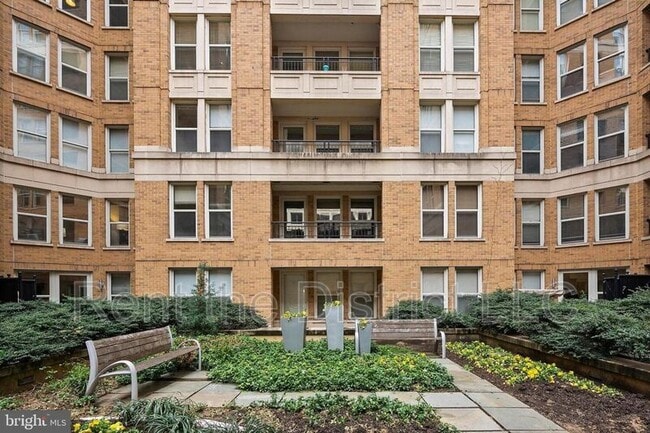 Building Photo - 915 E St NW