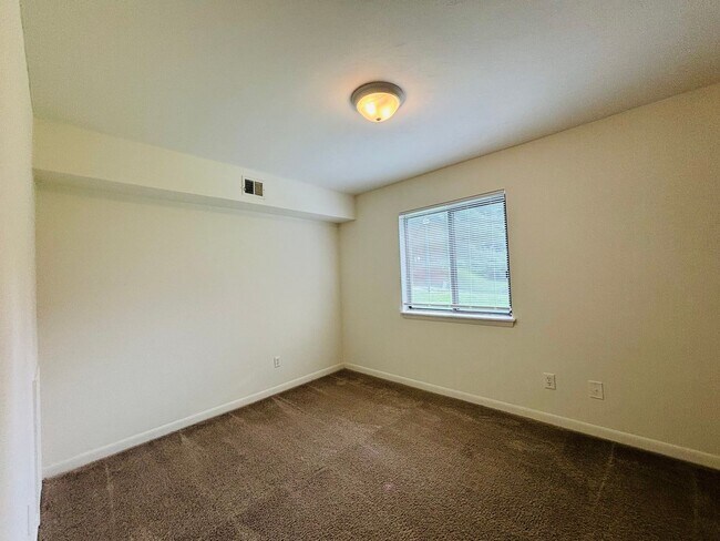 Building Photo - 503 Sunridge Dr