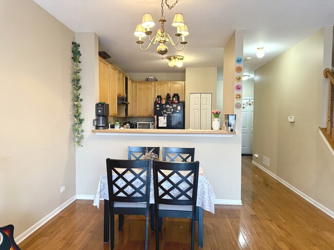 Building Photo - 2481 Oneida Ln