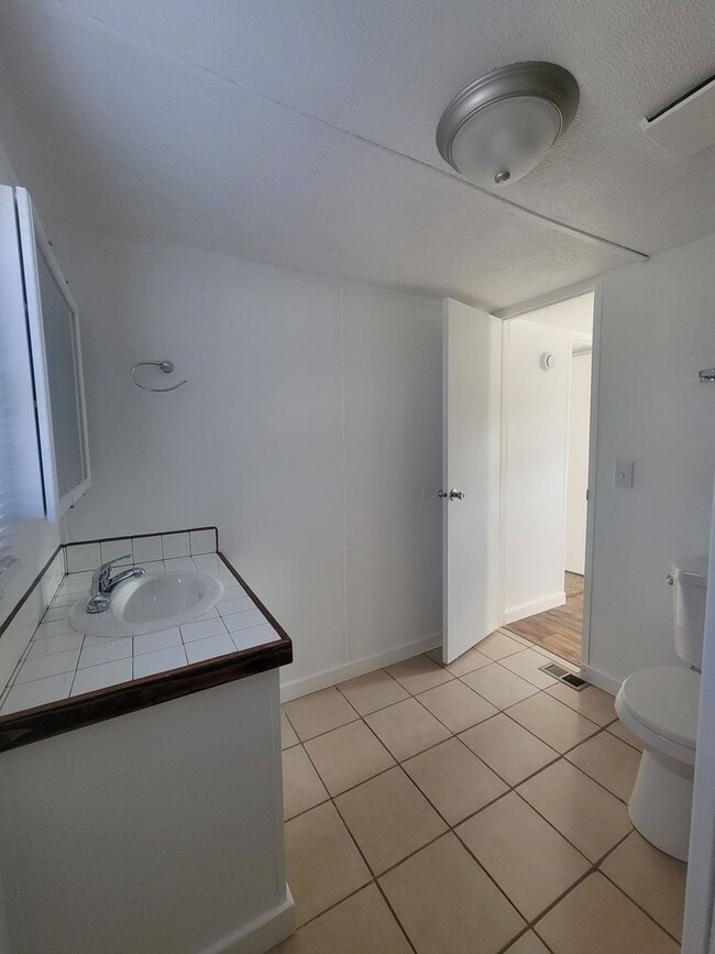 Building Photo - Ready to Move in