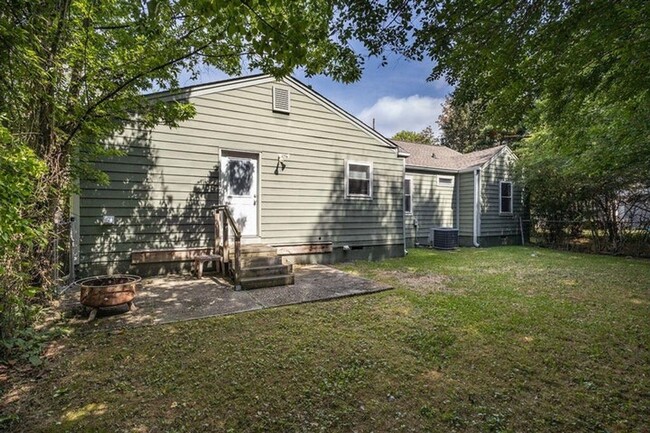 Building Photo - CUTE House in North Brainerd