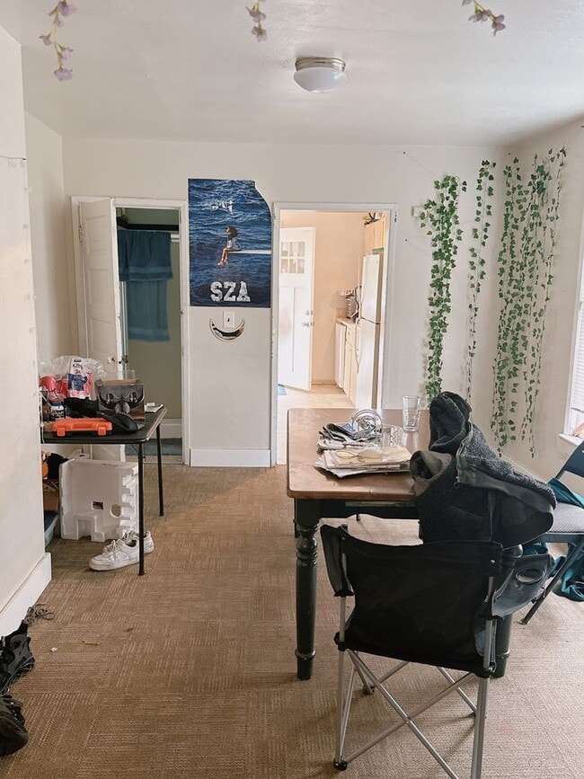 Building Photo - PRELEASING:  5 bdrm/3 bath on High Street!