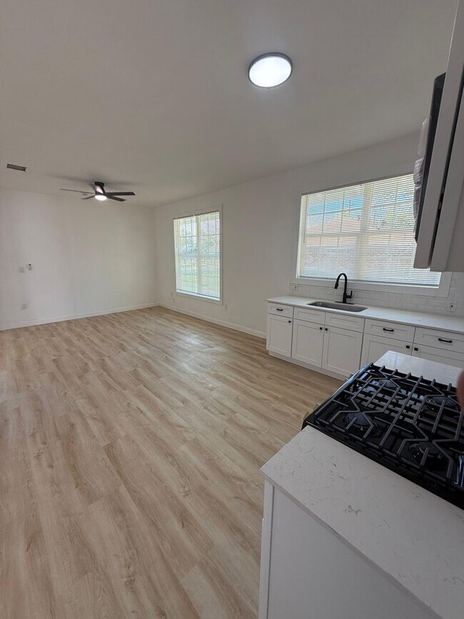 Building Photo - 8407 Carolwood Dr