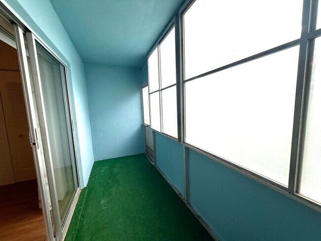 Building Photo - 364 Camden P