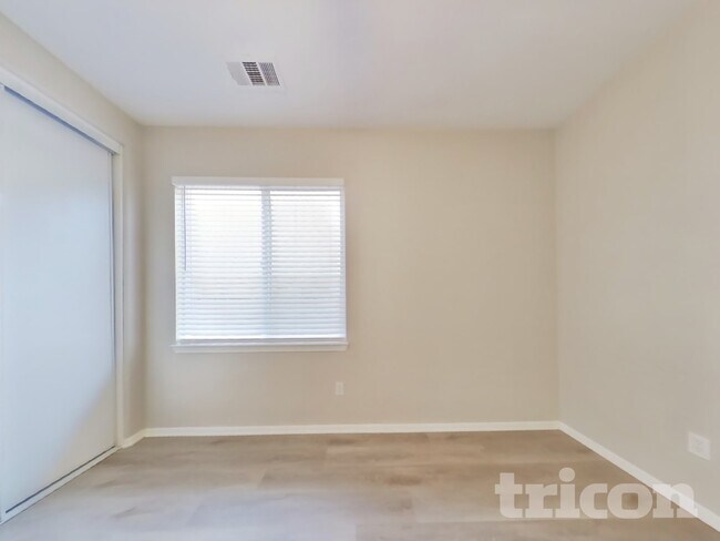 Building Photo - 733 Pino Ave