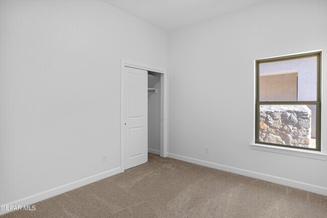 Building Photo - 232 Emerald Rock