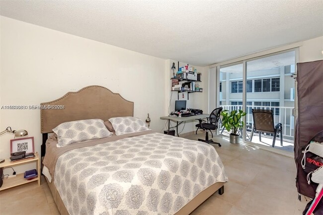 Building Photo - 1228 West Ave