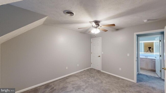 Building Photo - 202 Lakeside Loop