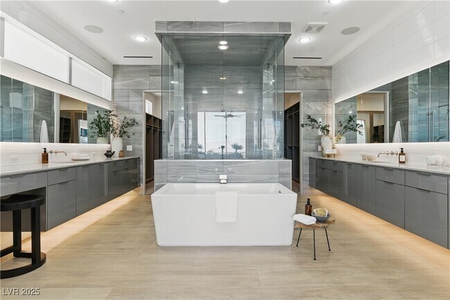Building Photo - 667 Palisade Rim Dr