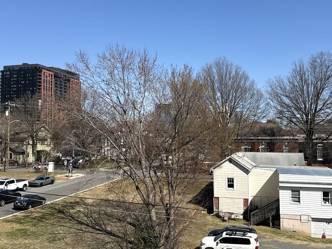 Building Photo - Fantastic Condo in South End!
