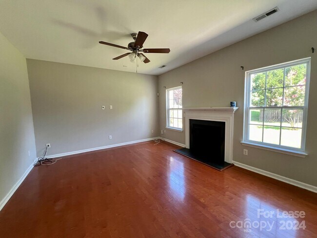 Building Photo - 10311 Dominion Village Dr
