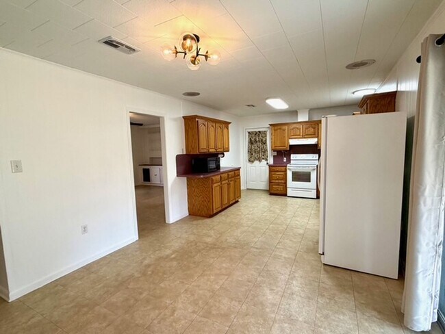 Building Photo - 43063 Black Bayou Rd