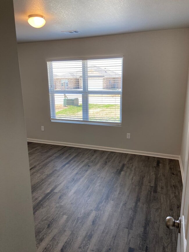 Building Photo - 3824 Keeneland Dr