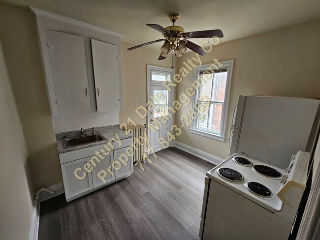 Building Photo - Princess W Street 1294