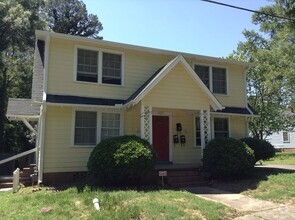Building Photo - 1009 Golf St
