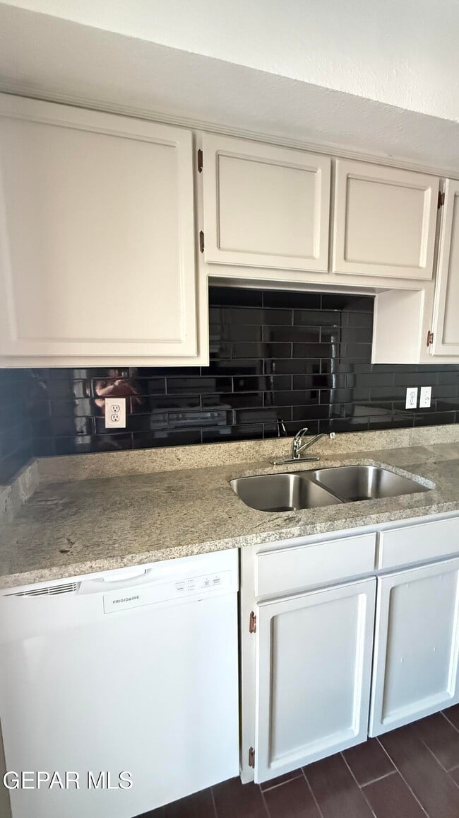 Building Photo - 11621 Marsh Mccall Way