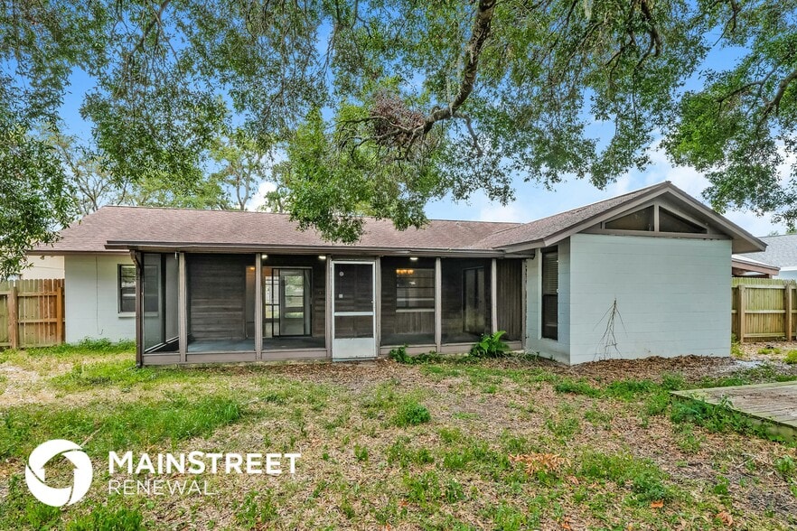 Building Photo - 1805 Lk Crst Ave