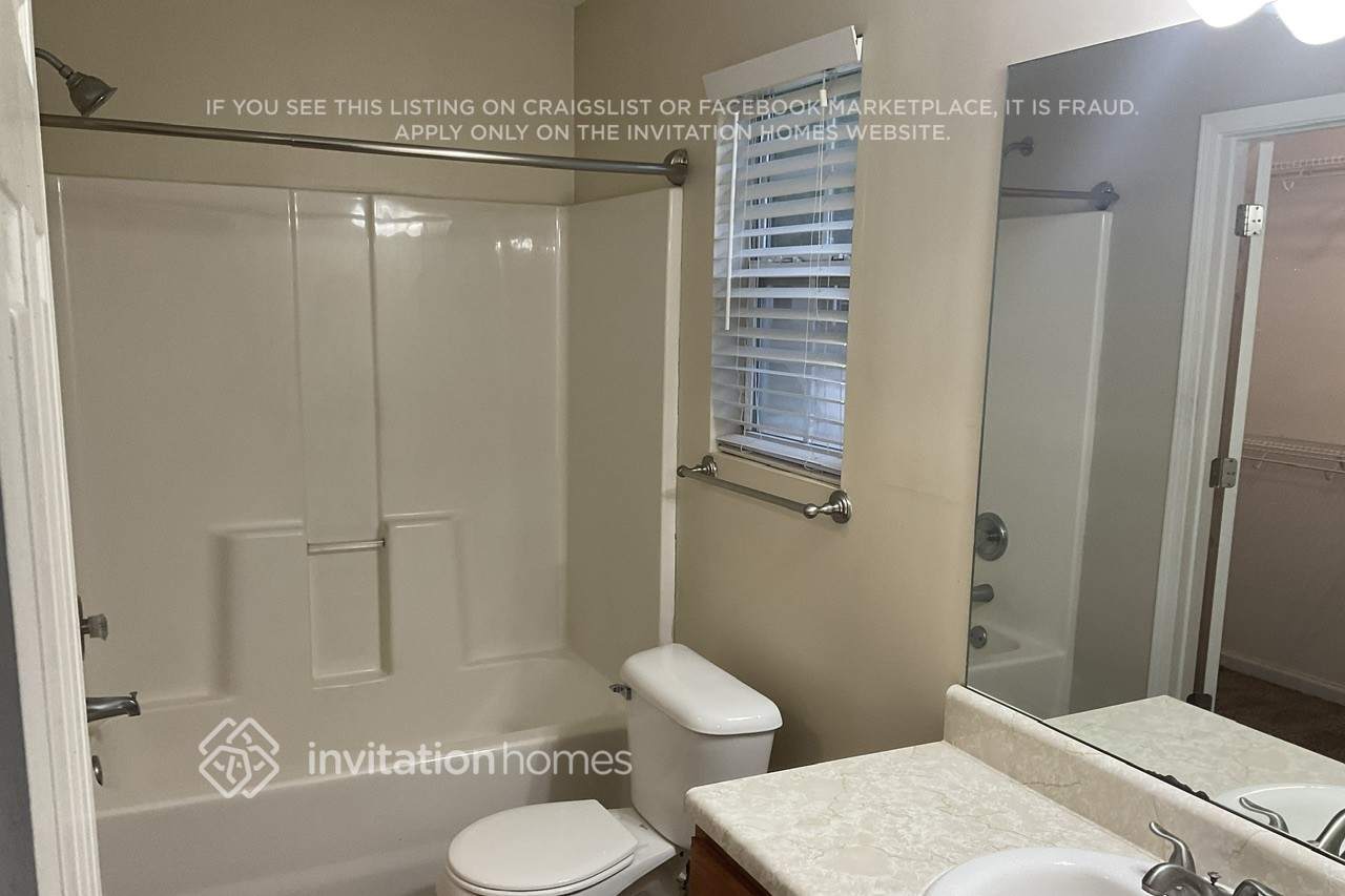 Building Photo - 715 Carlton Pointe Way