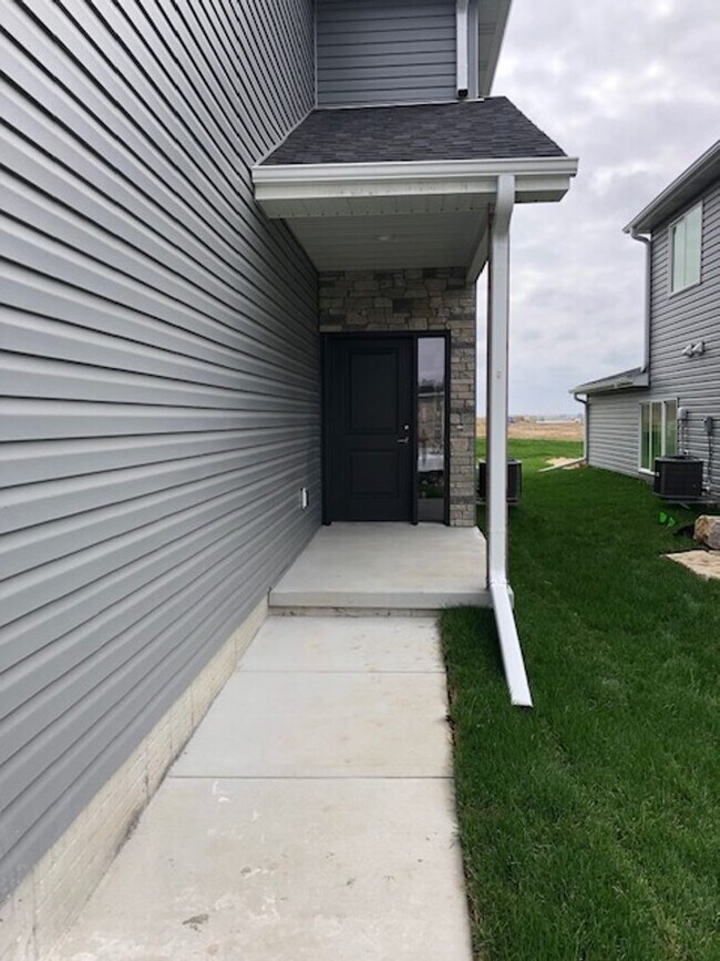 Building Photo - 5033 W Stampede Ln