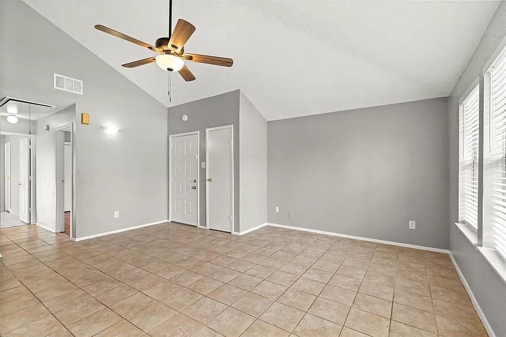 Living - 5406 Rivergate Dr