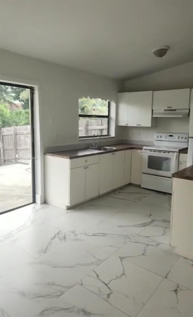 Building Photo - 13949 SW 281st Terrace