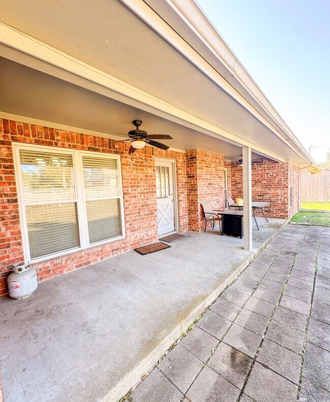 Building Photo - 1221 Walden St