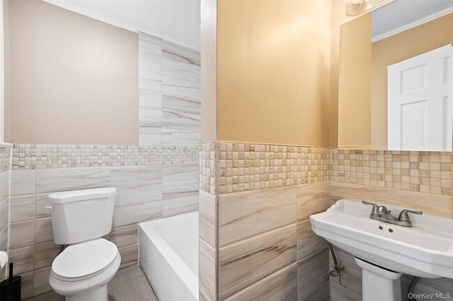 Building Photo - 33 Wickham Ave