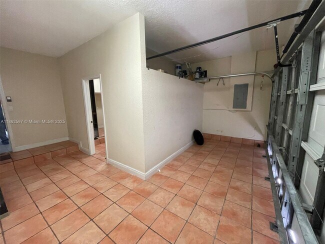 Building Photo - 5871 NW 112th Ct