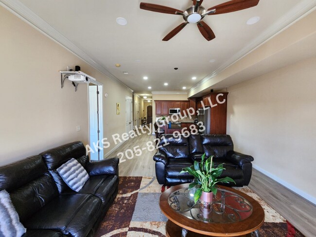 Building Photo - 732 Flag Cir