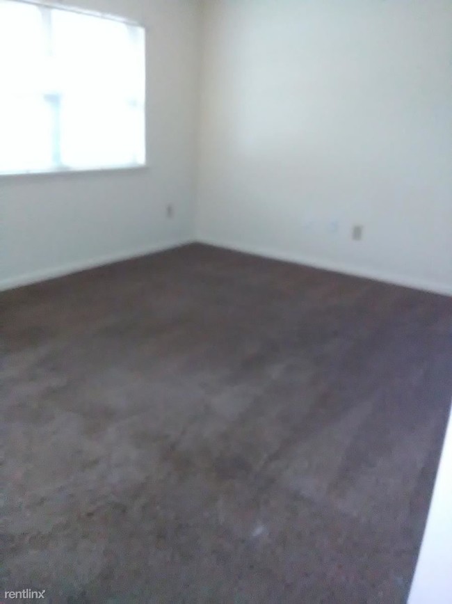 Building Photo - 447 Hillcrest Dr